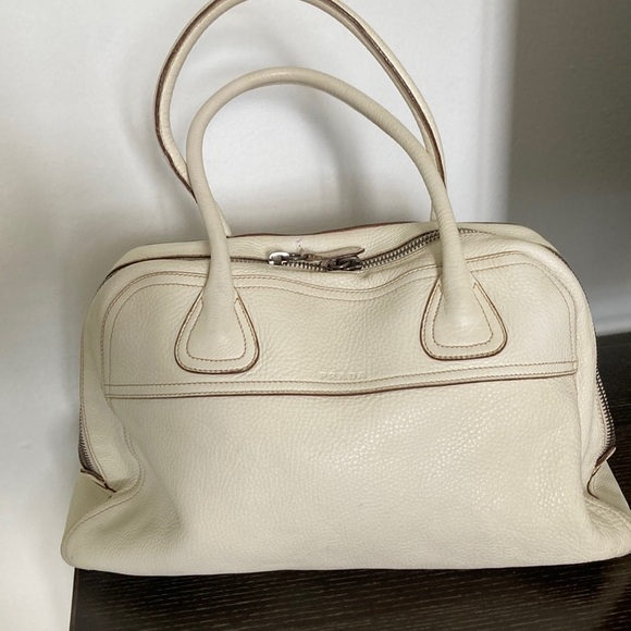 Elegant Cream Leather Handbag - Picture 1 of 3